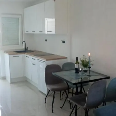 By Anka Okrug Gornji Apartment